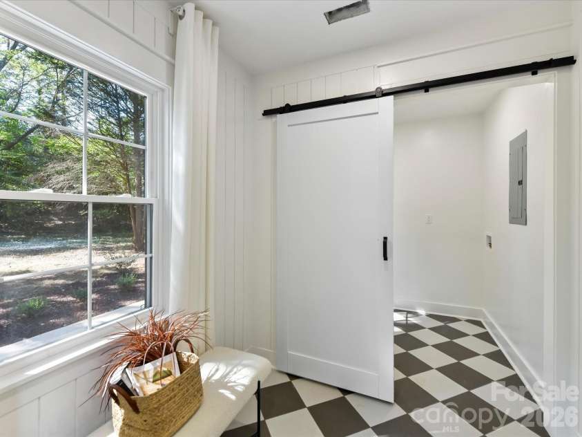 6711 Raven Place, Charlotte, NC 28210.  MLS# CAR4423625, YatesRealty ID 50121. 