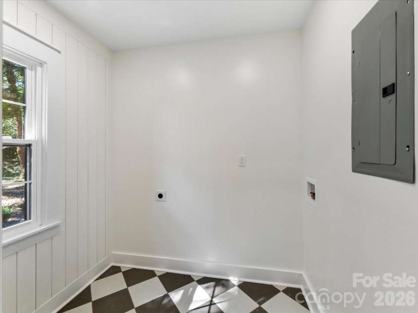 6711 Raven Place, Charlotte, NC 28210.  MLS# CAR4423625, YatesRealty ID 50121. 