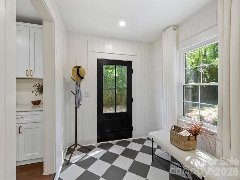 6711 Raven Place, Charlotte, NC 28210.  MLS# CAR4423625, YatesRealty ID 50121. 