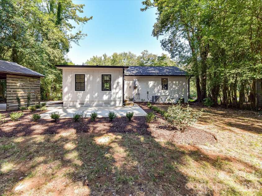 6711 Raven Place, Charlotte, NC 28210.  MLS# CAR4423625, YatesRealty ID 50121. 