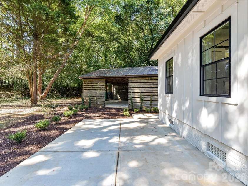 6711 Raven Place, Charlotte, NC 28210.  MLS# CAR4423625, YatesRealty ID 50121. 