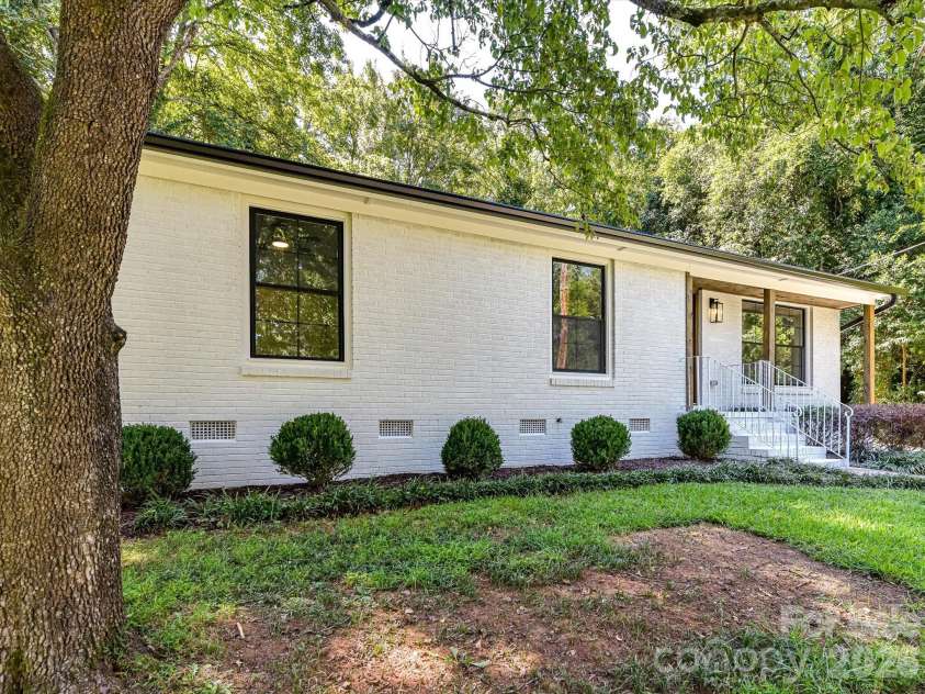 6711 Raven Place, Charlotte, NC 28210.  MLS# CAR4423625, YatesRealty ID 50121. 