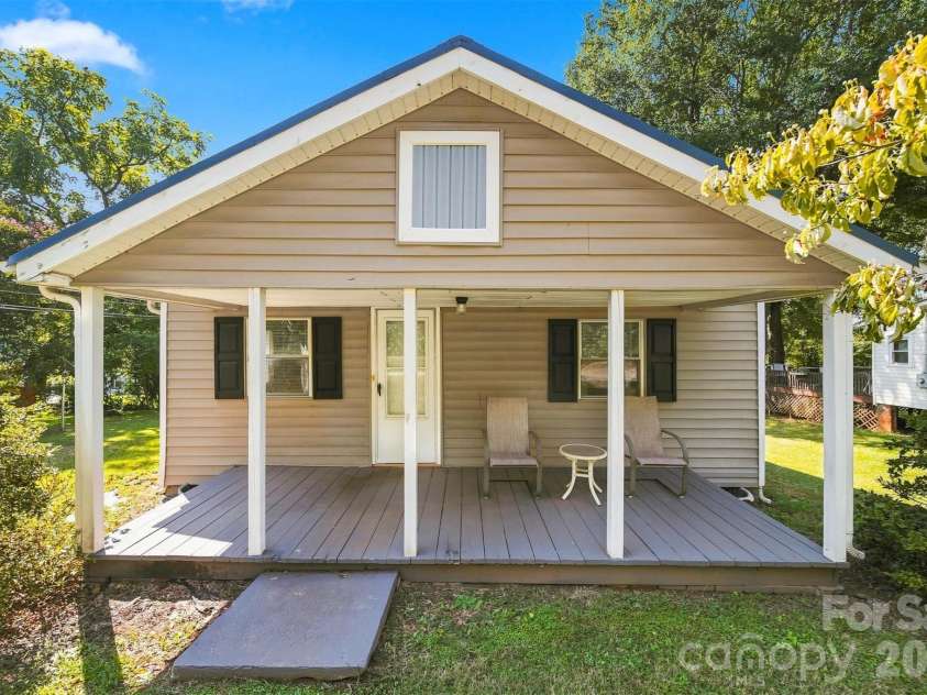 411 21st Street, Newton, NC 28658.  MLS# CAR4420607, YatesRealty ID 50123. 