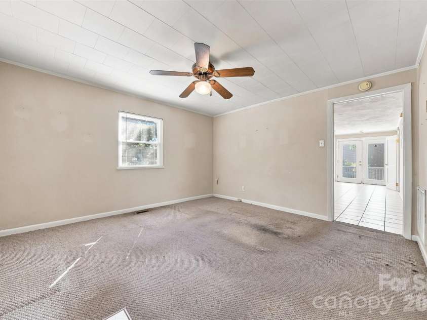 411 21st Street, Newton, NC 28658.  MLS# CAR4420607, YatesRealty ID 50123. 