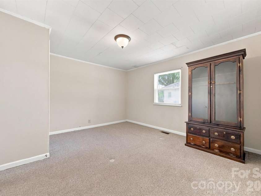411 21st Street, Newton, NC 28658.  MLS# CAR4420607, YatesRealty ID 50123. 