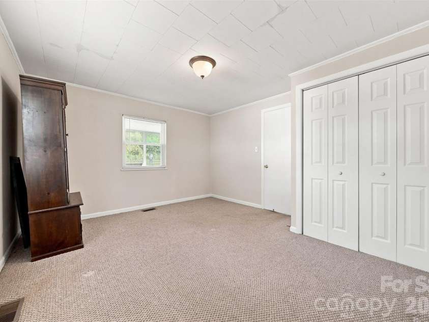 411 21st Street, Newton, NC 28658.  MLS# CAR4420607, YatesRealty ID 50123. 