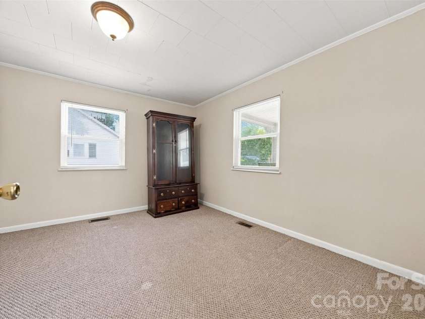 411 21st Street, Newton, NC 28658.  MLS# CAR4420607, YatesRealty ID 50123. 