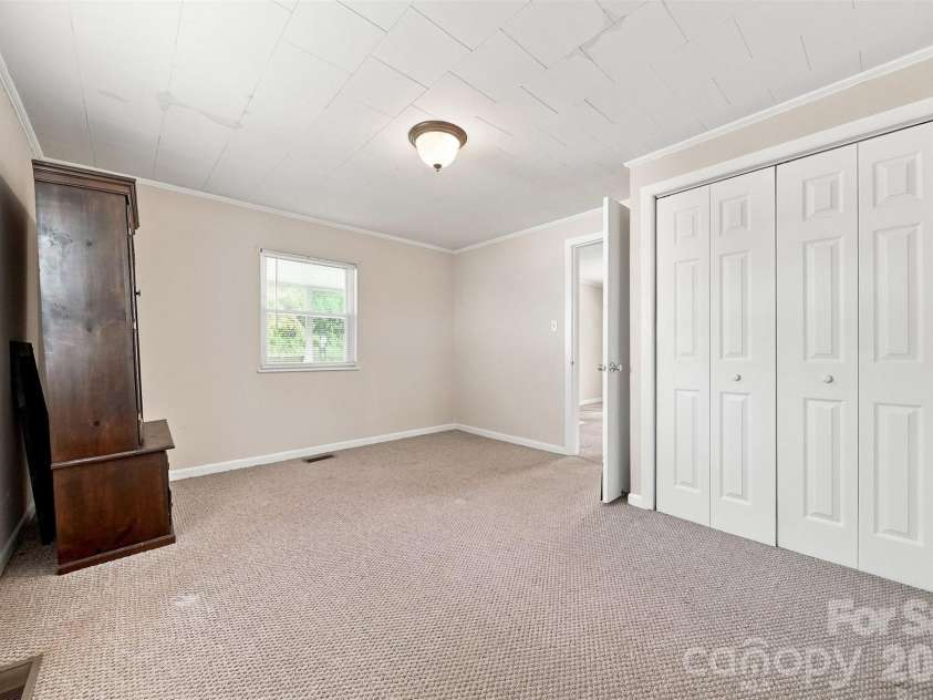 411 21st Street, Newton, NC 28658.  MLS# CAR4420607, YatesRealty ID 50123. 