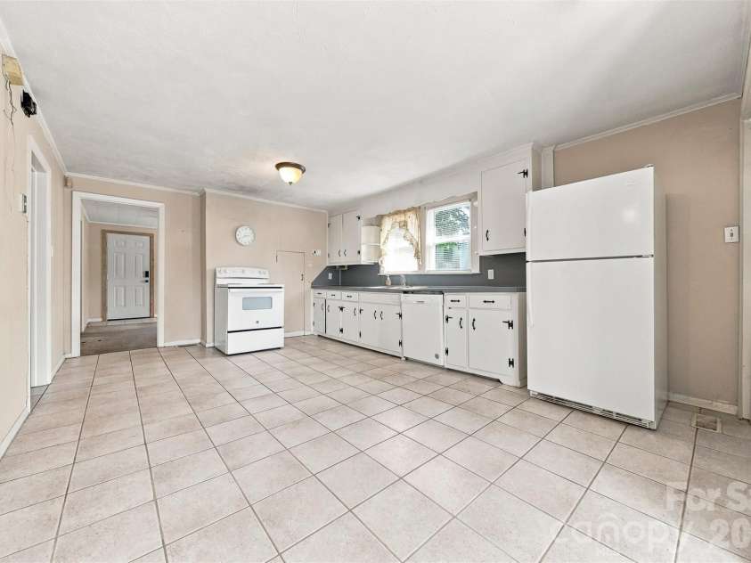 411 21st Street, Newton, NC 28658.  MLS# CAR4420607, YatesRealty ID 50123. 