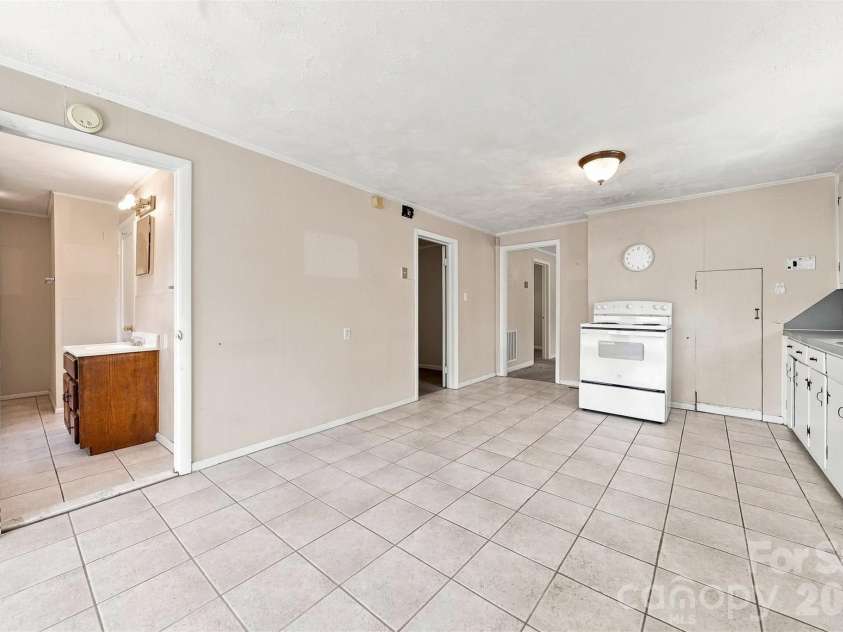 411 21st Street, Newton, NC 28658.  MLS# CAR4420607, YatesRealty ID 50123. 