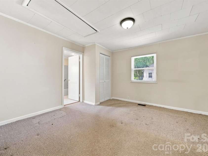 411 21st Street, Newton, NC 28658.  MLS# CAR4420607, YatesRealty ID 50123. 