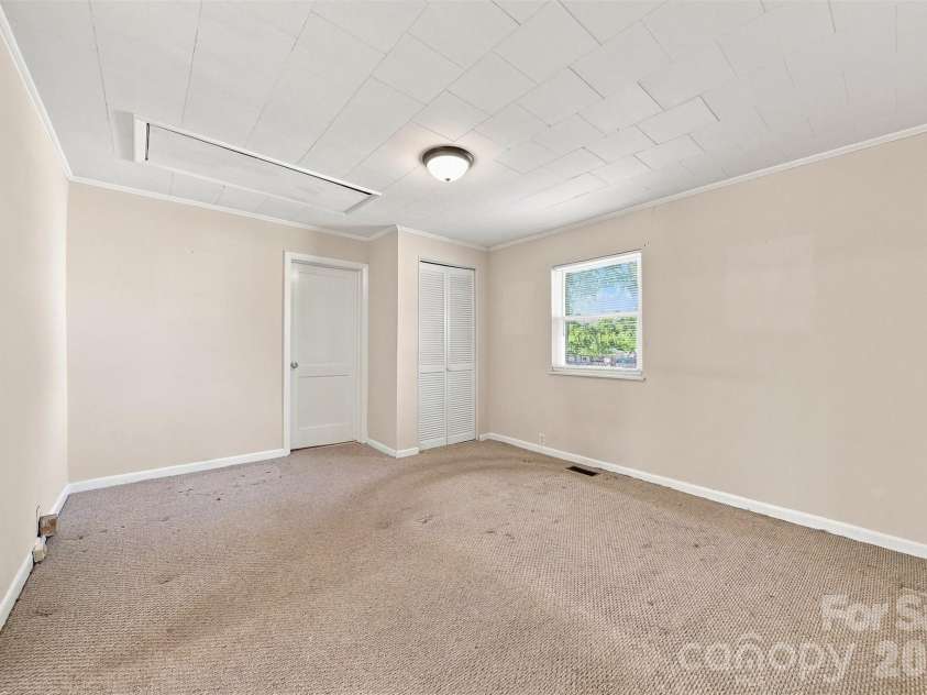 411 21st Street, Newton, NC 28658.  MLS# CAR4420607, YatesRealty ID 50123. 