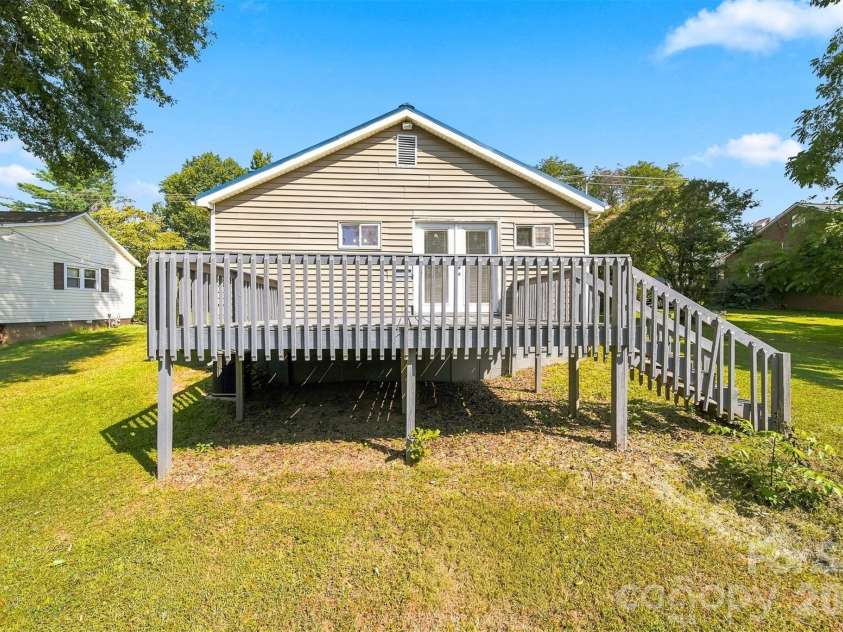 411 21st Street, Newton, NC 28658.  MLS# CAR4420607, YatesRealty ID 50123. 