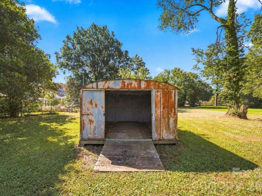 411 21st Street, Newton, NC 28658.  MLS# CAR4420607, YatesRealty ID 50123. 