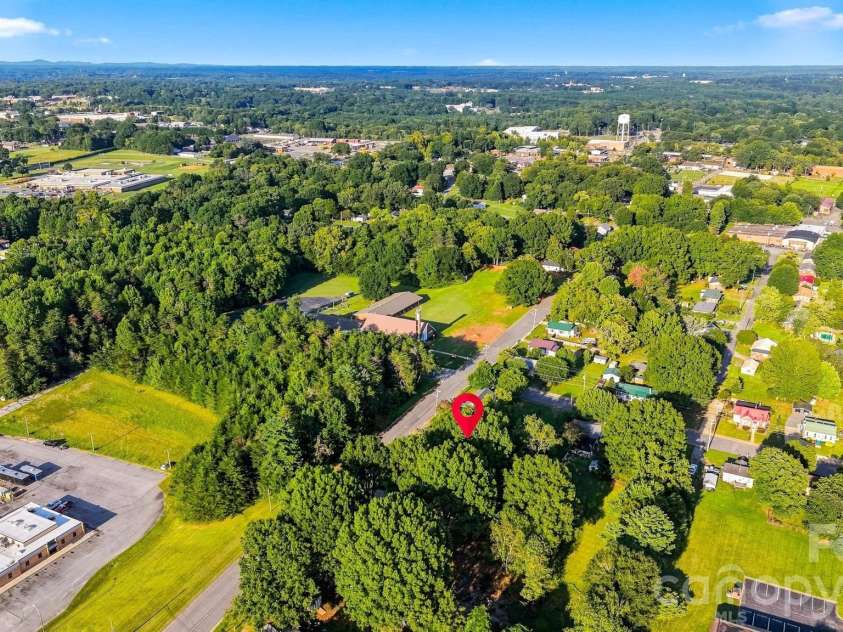 411 21st Street, Newton, NC 28658.  MLS# CAR4420607, YatesRealty ID 50123. 
