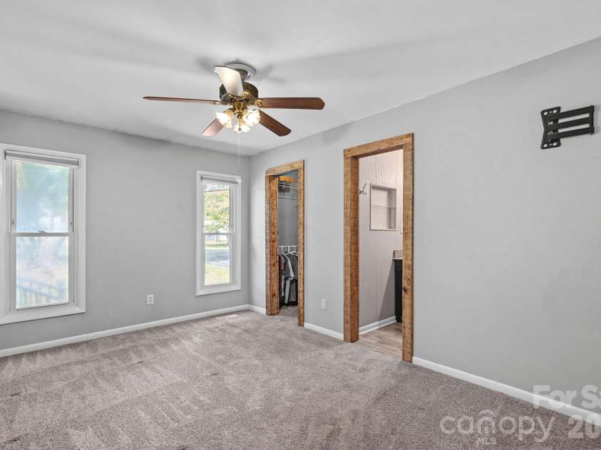 14700 August Lane, Charlotte, NC 28227.  MLS# CAR4423705, YatesRealty ID 50124. 
