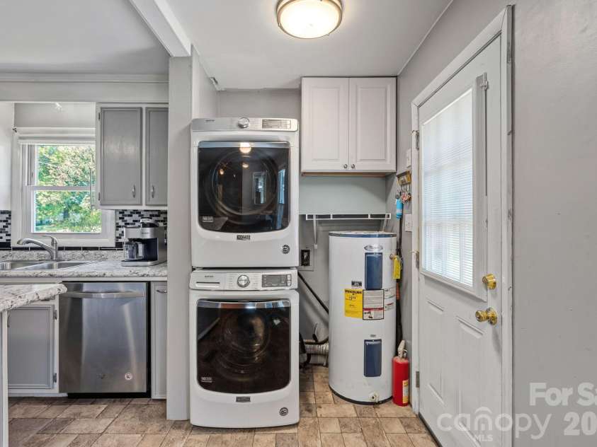 14700 August Lane, Charlotte, NC 28227.  MLS# CAR4423705, YatesRealty ID 50124. 