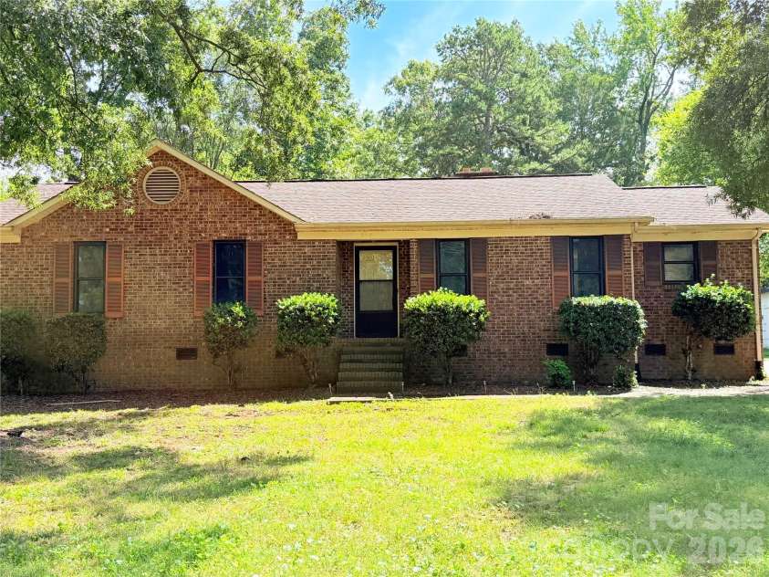 304 Plaza Drive, Harrisburg, NC 28075.  MLS# CAR4423605, YatesRealty ID 50125. 