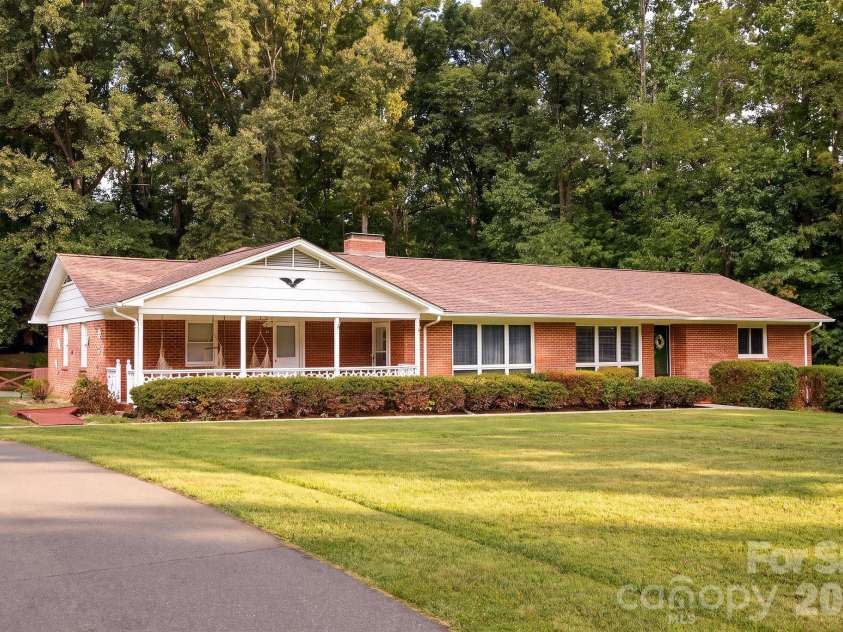 229 Random Road, Mocksville, NC 27028.  MLS# CAR4423714, YatesRealty ID 50129. 