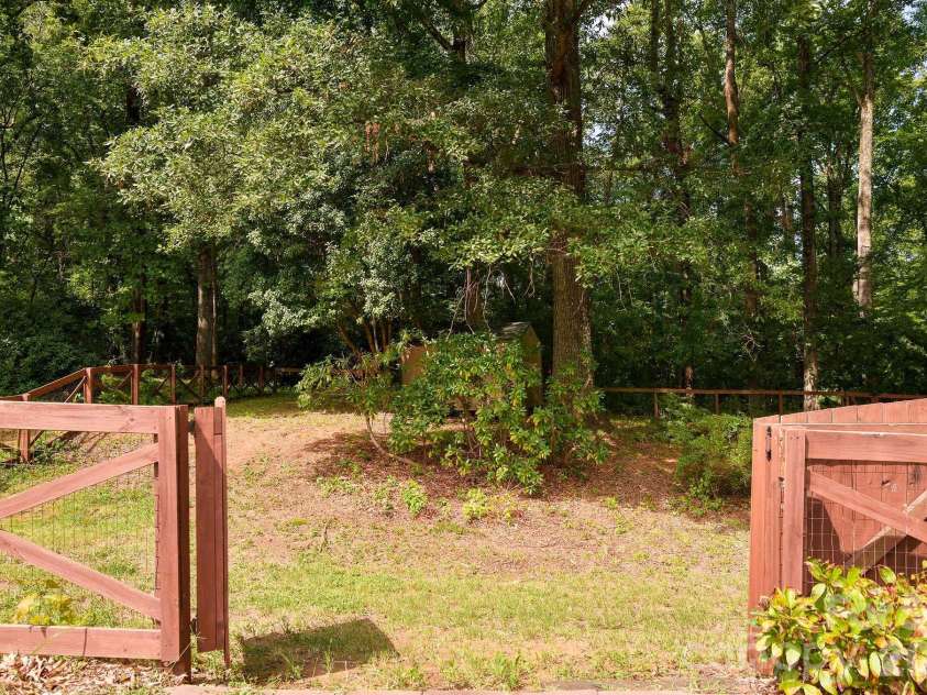 229 Random Road, Mocksville, NC 27028.  MLS# CAR4423714, YatesRealty ID 50129. 