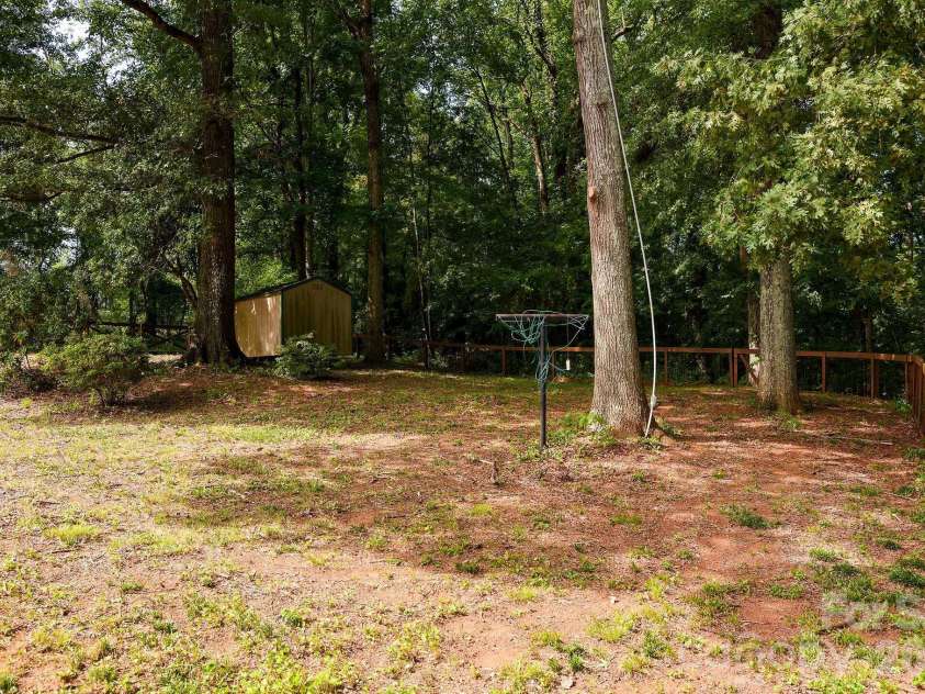 229 Random Road, Mocksville, NC 27028.  MLS# CAR4423714, YatesRealty ID 50129. 
