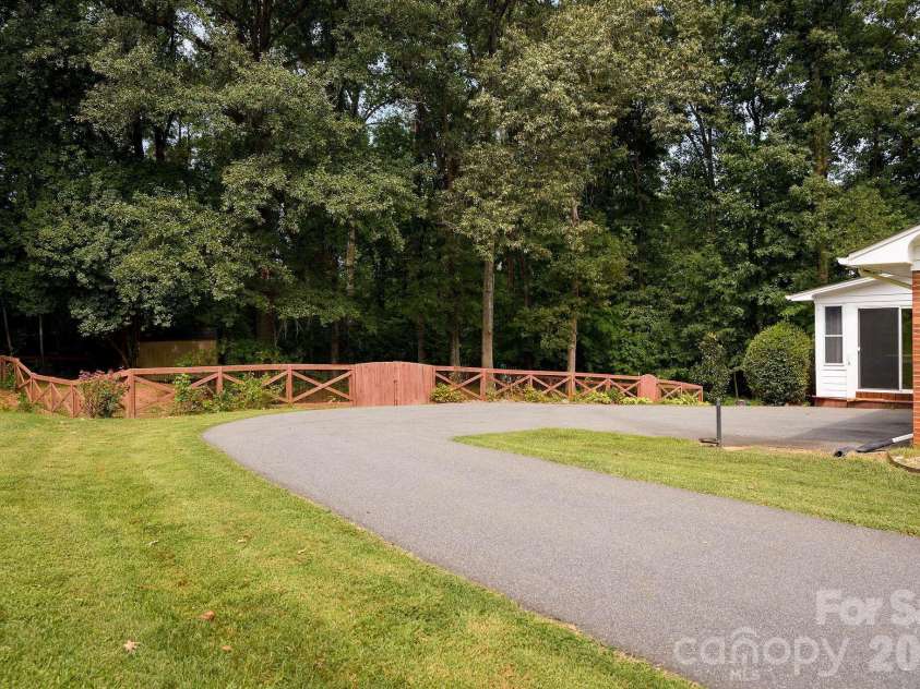 229 Random Road, Mocksville, NC 27028.  MLS# CAR4423714, YatesRealty ID 50129. 