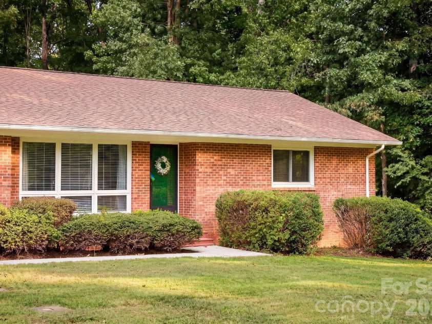 229 Random Road, Mocksville, NC 27028.  MLS# CAR4423714, YatesRealty ID 50129. 