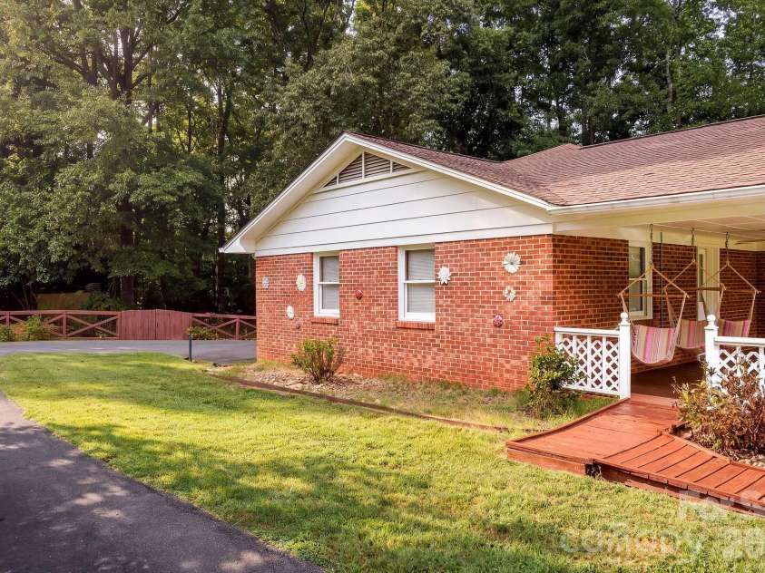 229 Random Road, Mocksville, NC 27028.  MLS# CAR4423714, YatesRealty ID 50129. 