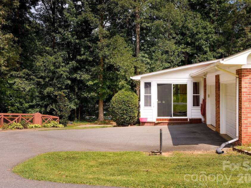 229 Random Road, Mocksville, NC 27028.  MLS# CAR4423714, YatesRealty ID 50129. 