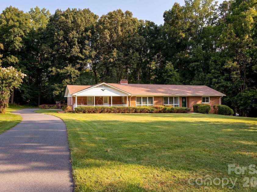 229 Random Road, Mocksville, NC 27028.  MLS# CAR4423714, YatesRealty ID 50129. 