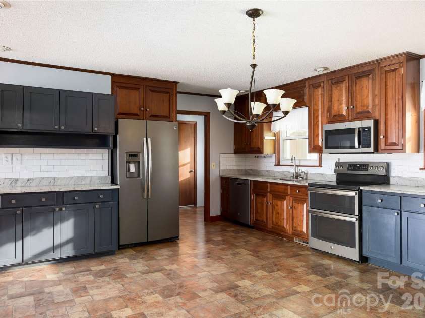 229 Random Road, Mocksville, NC 27028.  MLS# CAR4423714, YatesRealty ID 50129. 