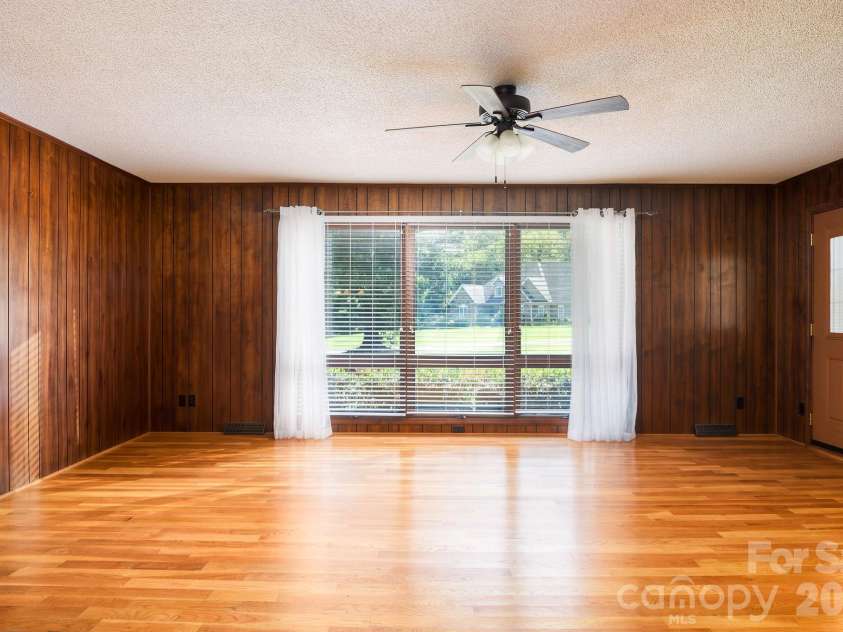 229 Random Road, Mocksville, NC 27028.  MLS# CAR4423714, YatesRealty ID 50129. 