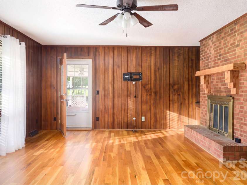 229 Random Road, Mocksville, NC 27028.  MLS# CAR4423714, YatesRealty ID 50129. 