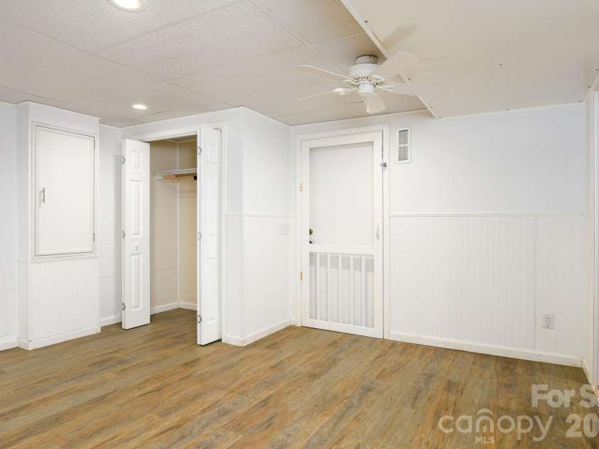 229 Random Road, Mocksville, NC 27028.  MLS# CAR4423714, YatesRealty ID 50129. 