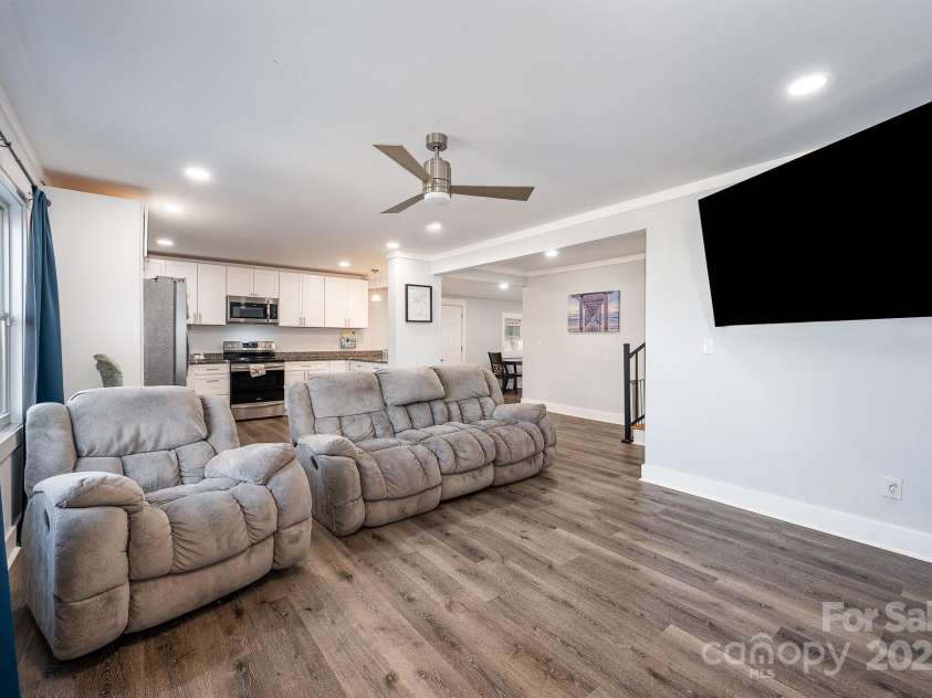 2752 Peachtree Road, Statesville, NC 28625.  MLS# CAR4214122, YatesRealty ID 5013. 