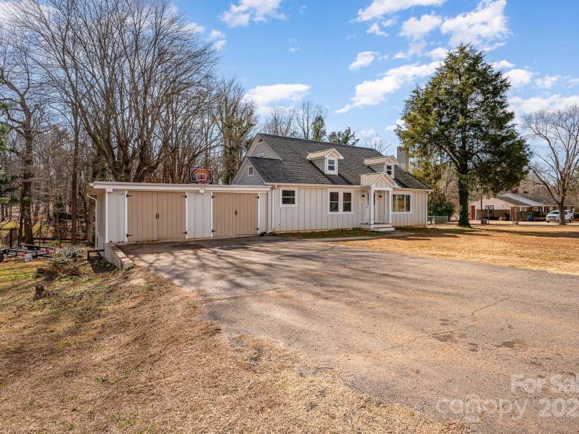 2752 Peachtree Road, Statesville, NC 28625.  MLS# CAR4214122, YatesRealty ID 5013. 