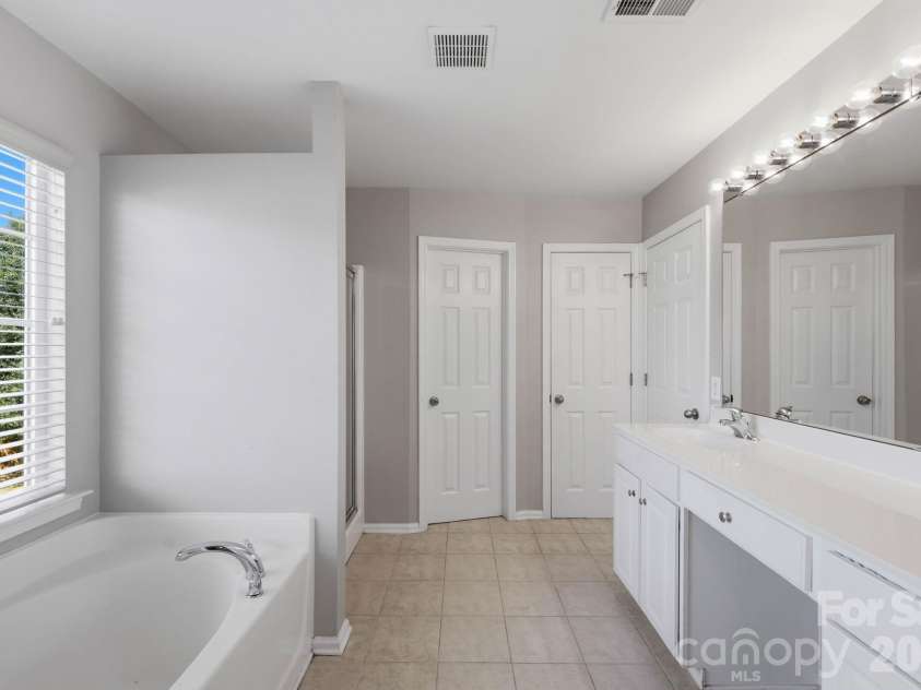 11239 Cypress View Drive, Charlotte, NC 28262.  MLS# CAR4421352, YatesRealty ID 50130. 