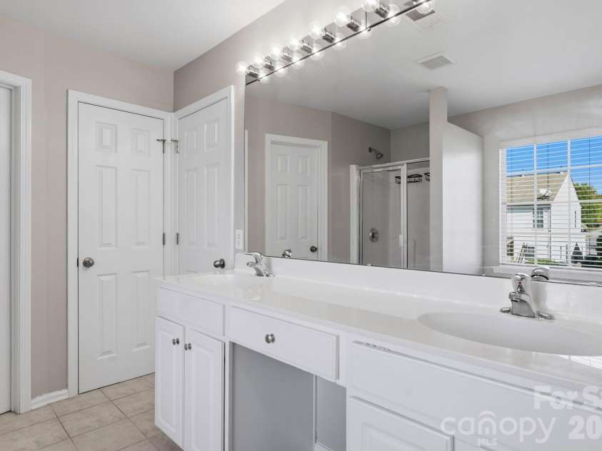 11239 Cypress View Drive, Charlotte, NC 28262.  MLS# CAR4421352, YatesRealty ID 50130. 