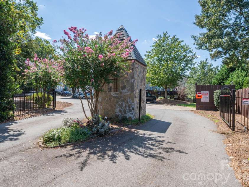 233 Southgate Lane, Mount Holly, NC 28120.  MLS# CAR4422759, YatesRealty ID 50133. 