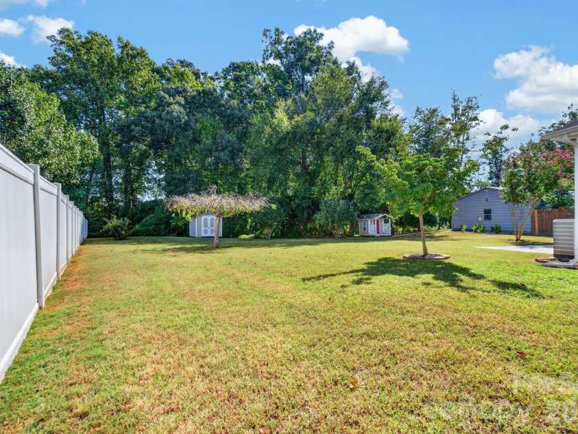 308 Llewellyn Street, Belmont, NC 28012.  MLS# CAR4422329, YatesRealty ID 50134. This side yard is so spacious and flat