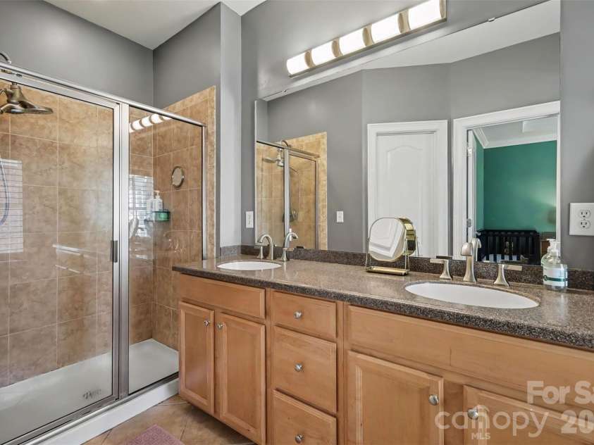 8354 Indigo Row, Charlotte, NC 28277.  MLS# CAR4417457, YatesRealty ID 50135. Primary Bath