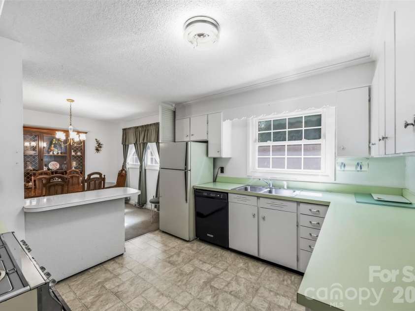 628 Sedgefield Street, Concord, NC 28025.  MLS# CAR4423342, YatesRealty ID 50136. 