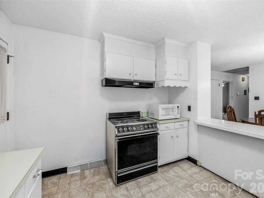 628 Sedgefield Street, Concord, NC 28025.  MLS# CAR4423342, YatesRealty ID 50136. 
