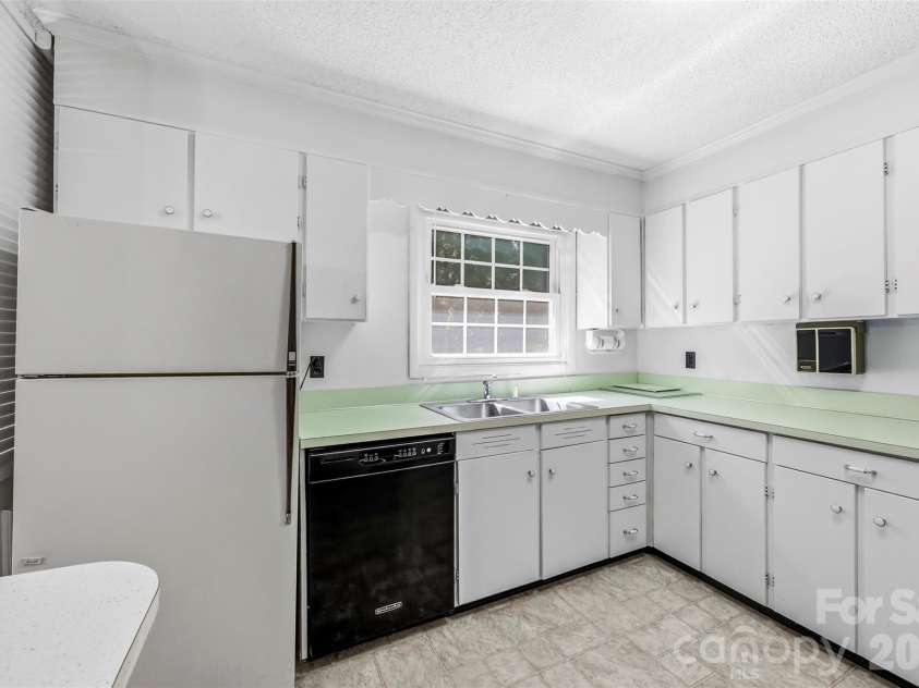 628 Sedgefield Street, Concord, NC 28025.  MLS# CAR4423342, YatesRealty ID 50136. 