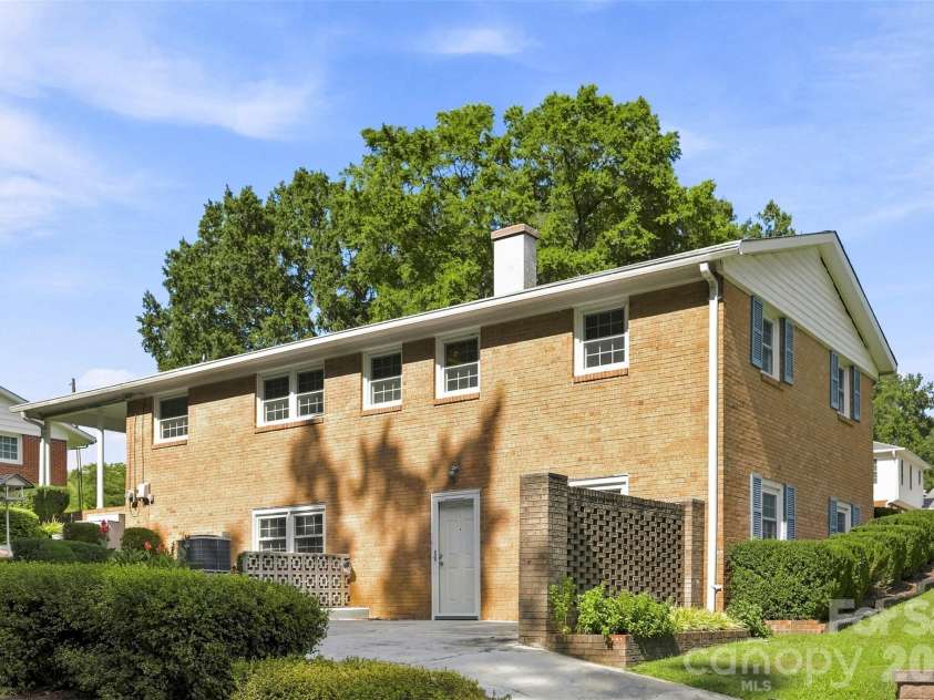 628 Sedgefield Street, Concord, NC 28025.  MLS# CAR4423342, YatesRealty ID 50136. 