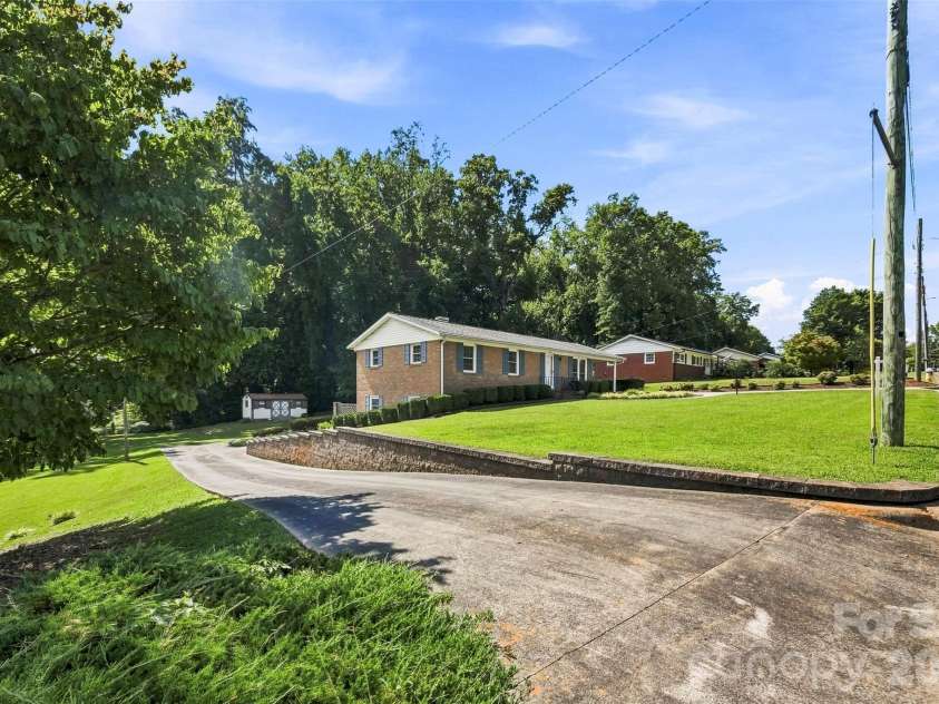 628 Sedgefield Street, Concord, NC 28025.  MLS# CAR4423342, YatesRealty ID 50136. 