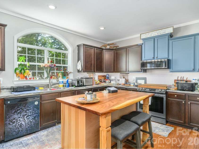 212 Sunset Ridge Drive, Etowah, NC 28729.  MLS# CAR4423280, YatesRealty ID 50137. 