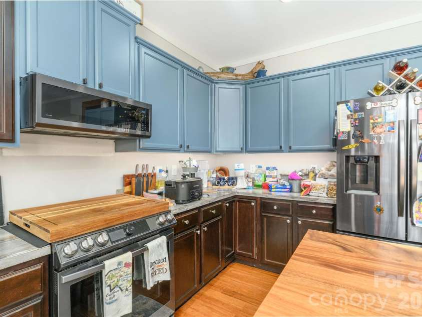 212 Sunset Ridge Drive, Etowah, NC 28729.  MLS# CAR4423280, YatesRealty ID 50137. 