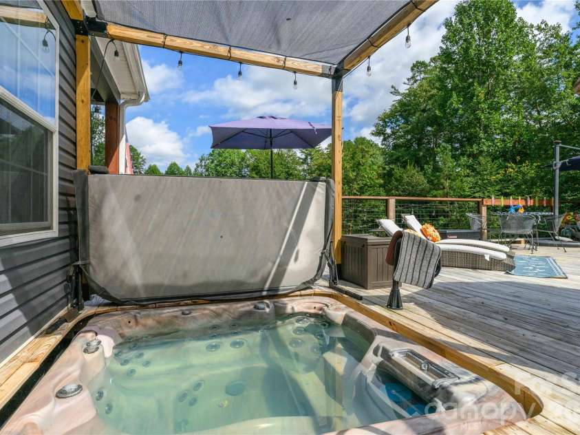 212 Sunset Ridge Drive, Etowah, NC 28729.  MLS# CAR4423280, YatesRealty ID 50137. 