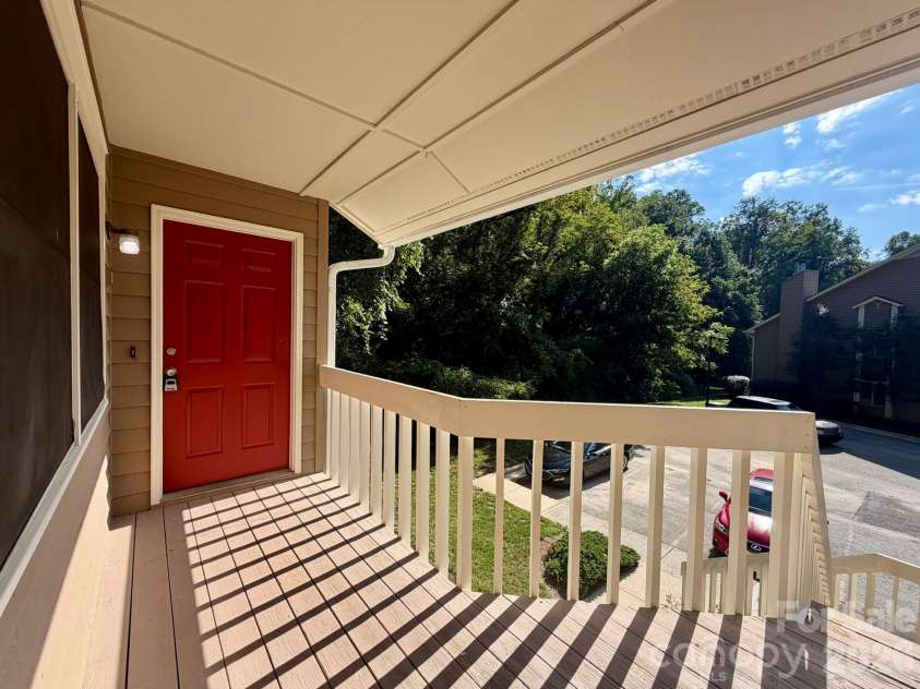 22 Willow Tree Run, Asheville, NC 28803.  MLS# CAR4423602, YatesRealty ID 50138. 